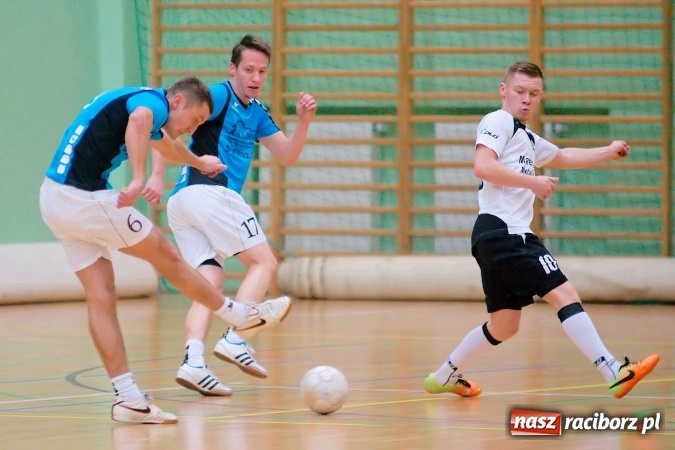 Zdjęcie w galerii na portalu naszraciborz.pl: HLPN: Niedzielne strzelanie w Arenie Rafako wiadomości z regionu