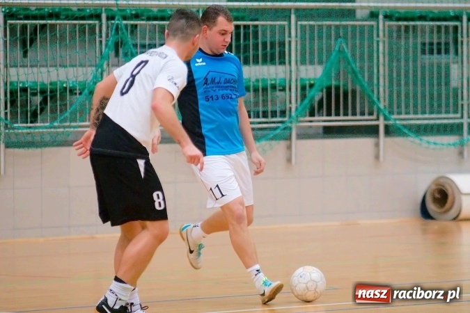 Zdjęcie w galerii na portalu naszraciborz.pl: HLPN: Niedzielne strzelanie w Arenie Rafako wiadomości z regionu