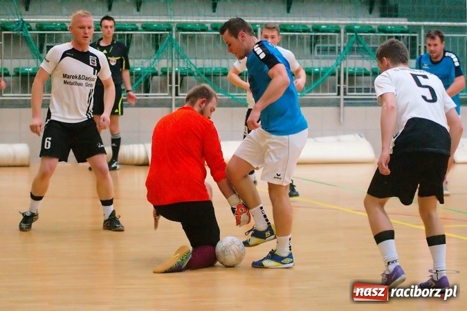 Zdjęcie w galerii na portalu naszraciborz.pl: HLPN: Niedzielne strzelanie w Arenie Rafako wiadomości z regionu