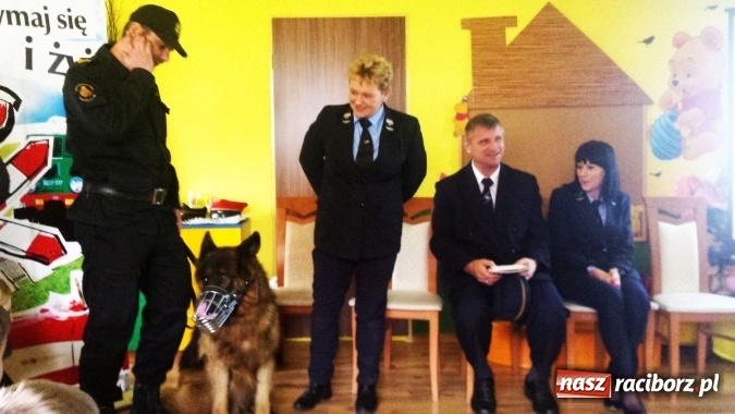 Zdjęcie w galerii na portalu naszraciborz.pl: Kolejarze o bezpiecznym przejeździe u przedszkolaków w Nędzy  wiadomości z regionu