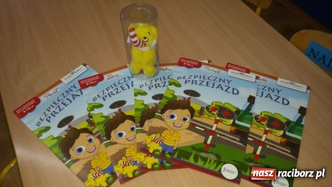 Zdjęcie w galerii na portalu naszraciborz.pl: Kolejarze o bezpiecznym przejeździe u przedszkolaków w Nędzy  wiadomości z regionu