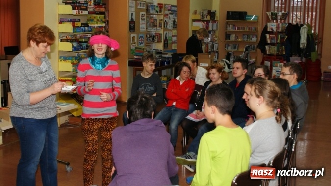 Zdjęcie w galerii na portalu naszraciborz.pl: Bliżej siebie – ciekawa lekcja w bibliotece wiadomości z regionu