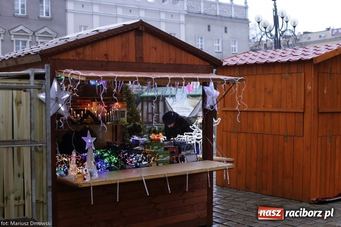 Zdjęcie w galerii na portalu naszraciborz.pl: Na Rynku zapachniało już świętami wiadomości z regionu