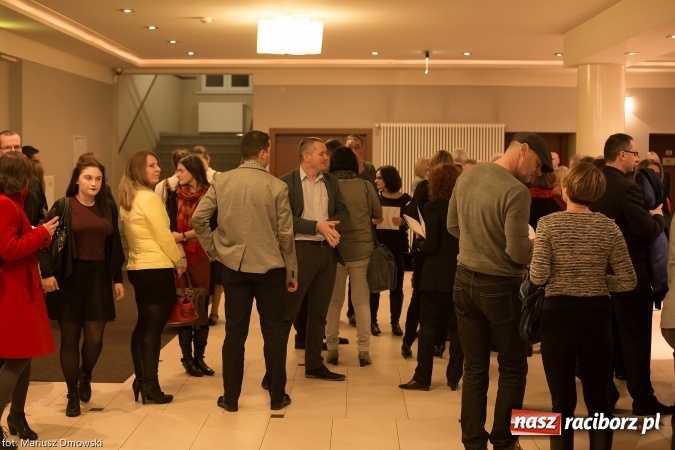 Zdjęcie w galerii na portalu naszraciborz.pl: Mistrz Galliano i Sinfonietta Cracovia wystąpili w Raciborskim Centrum Kultury wiadomości z regionu