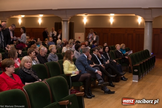 Zdjęcie w galerii na portalu naszraciborz.pl: Mistrz Galliano i Sinfonietta Cracovia wystąpili w Raciborskim Centrum Kultury wiadomości z regionu