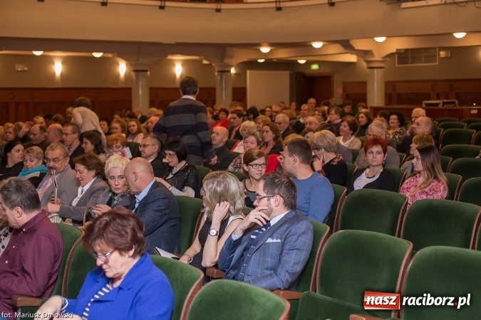Zdjęcie w galerii na portalu naszraciborz.pl: Mistrz Galliano i Sinfonietta Cracovia wystąpili w Raciborskim Centrum Kultury wiadomości z regionu