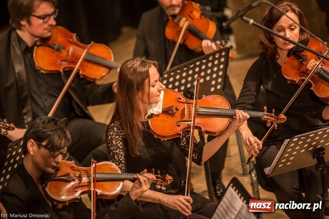 Zdjęcie w galerii na portalu naszraciborz.pl: Mistrz Galliano i Sinfonietta Cracovia wystąpili w Raciborskim Centrum Kultury wiadomości z regionu
