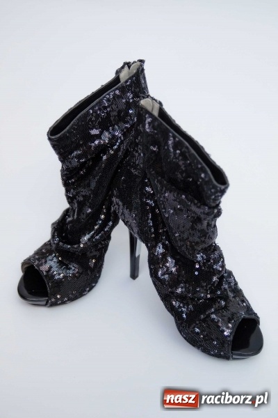 Zdjęcie w galerii na portalu naszraciborz.pl: Mikołajkowe nocne szperanie w Robanie. Tym razem od 19.00 do 21.00 wiadomości z regionu