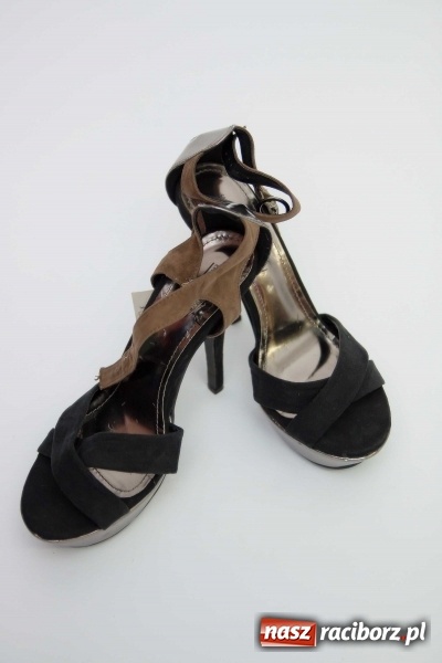 Zdjęcie w galerii na portalu naszraciborz.pl: Mikołajkowe nocne szperanie w Robanie. Tym razem od 19.00 do 21.00 wiadomości z regionu