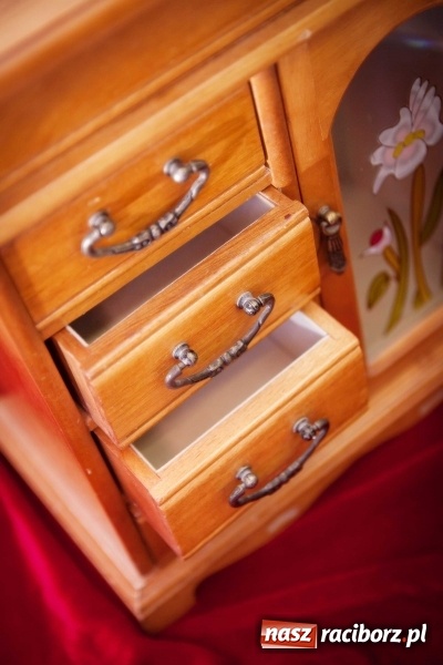 Zdjęcie w galerii na portalu naszraciborz.pl: Mikołajkowe nocne szperanie w Robanie. Tym razem od 19.00 do 21.00 wiadomości z regionu