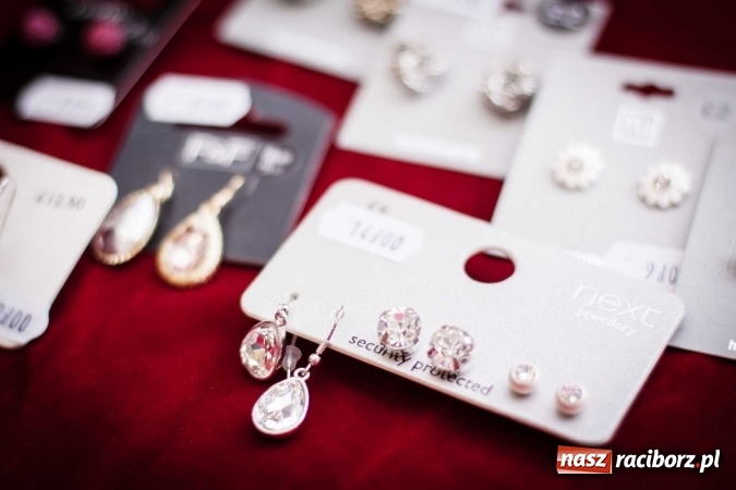 Zdjęcie w galerii na portalu naszraciborz.pl: Mikołajkowe nocne szperanie w Robanie. Tym razem od 19.00 do 21.00 wiadomości z regionu