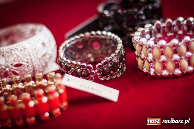 Zdjęcie w galerii na portalu naszraciborz.pl: Mikołajkowe nocne szperanie w Robanie. Tym razem od 19.00 do 21.00 wiadomości z regionu