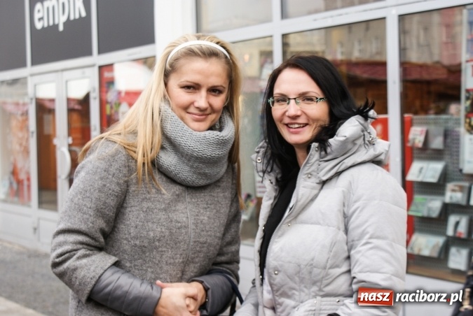 Zdjęcie w galerii na portalu naszraciborz.pl: Miss Czech i Europy na raciborskim jarmarku wiadomości z regionu