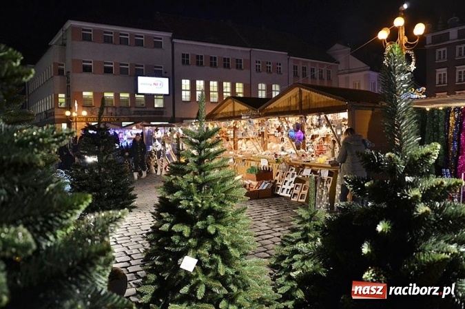 Zdjęcie w galerii na portalu naszraciborz.pl: Miss Czech i Europy na raciborskim jarmarku wiadomości z regionu