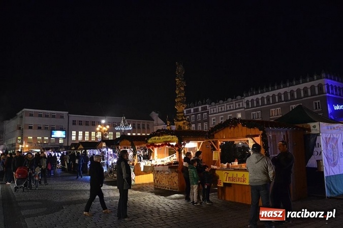 Zdjęcie w galerii na portalu naszraciborz.pl: Miss Czech i Europy na raciborskim jarmarku wiadomości z regionu