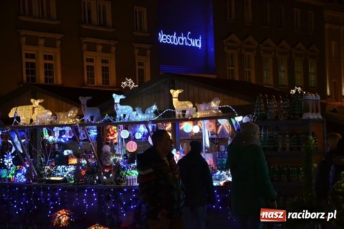Zdjęcie w galerii na portalu naszraciborz.pl: Miss Czech i Europy na raciborskim jarmarku wiadomości z regionu