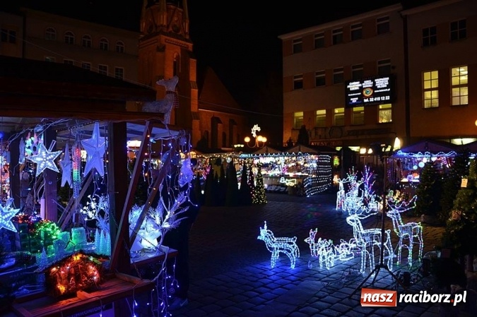 Zdjęcie w galerii na portalu naszraciborz.pl: Miss Czech i Europy na raciborskim jarmarku wiadomości z regionu