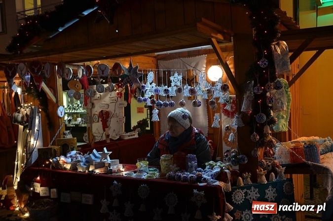 Zdjęcie w galerii na portalu naszraciborz.pl: Miss Czech i Europy na raciborskim jarmarku wiadomości z regionu