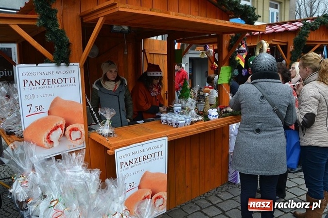Zdjęcie w galerii na portalu naszraciborz.pl: Miss Czech i Europy na raciborskim jarmarku wiadomości z regionu