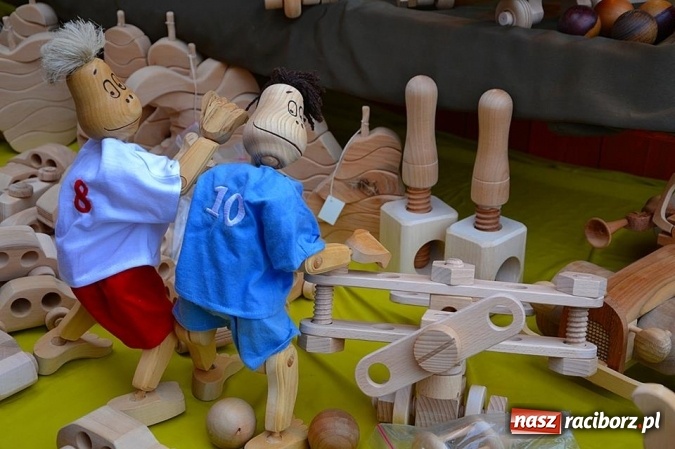 Zdjęcie w galerii na portalu naszraciborz.pl: Miss Czech i Europy na raciborskim jarmarku wiadomości z regionu