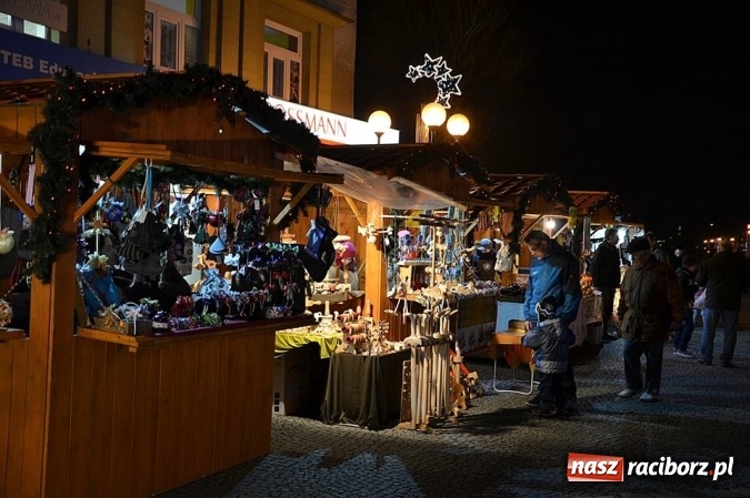Zdjęcie w galerii na portalu naszraciborz.pl: Miss Czech i Europy na raciborskim jarmarku wiadomości z regionu