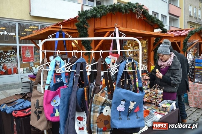 Zdjęcie w galerii na portalu naszraciborz.pl: Miss Czech i Europy na raciborskim jarmarku wiadomości z regionu