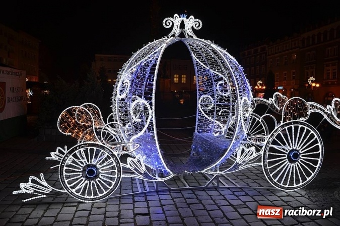 Zdjęcie w galerii na portalu naszraciborz.pl: Miss Czech i Europy na raciborskim jarmarku wiadomości z regionu