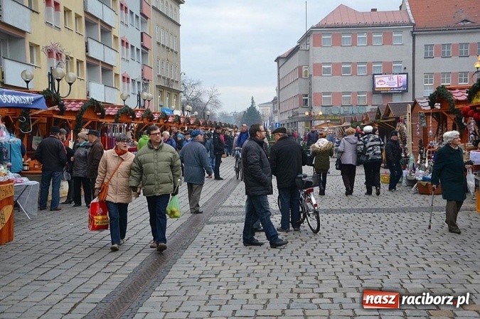 Zdjęcie w galerii na portalu naszraciborz.pl: Miss Czech i Europy na raciborskim jarmarku wiadomości z regionu