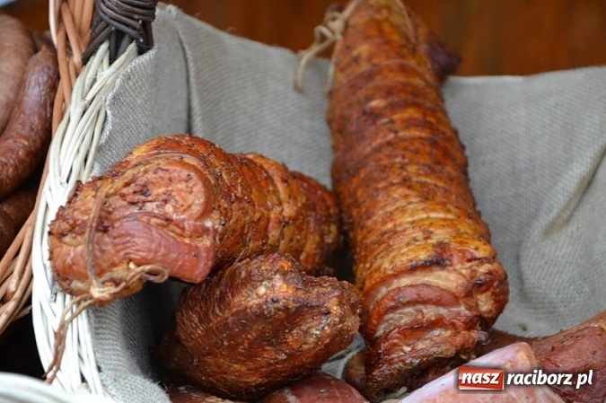 Zdjęcie w galerii na portalu naszraciborz.pl: Miss Czech i Europy na raciborskim jarmarku wiadomości z regionu