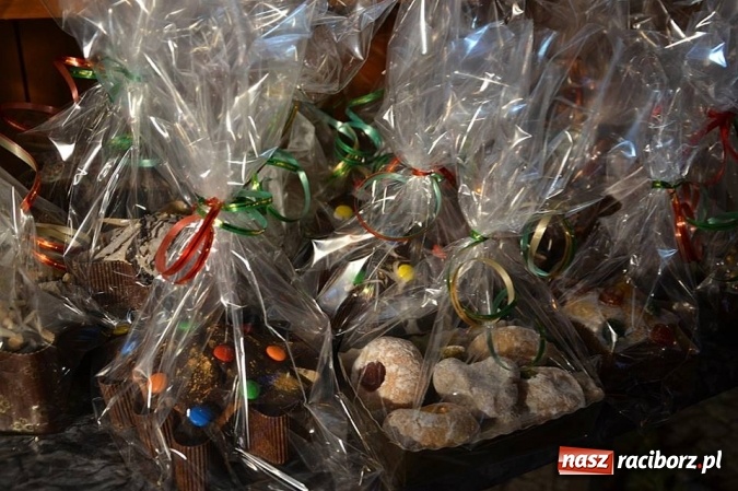 Zdjęcie w galerii na portalu naszraciborz.pl: Miss Czech i Europy na raciborskim jarmarku wiadomości z regionu