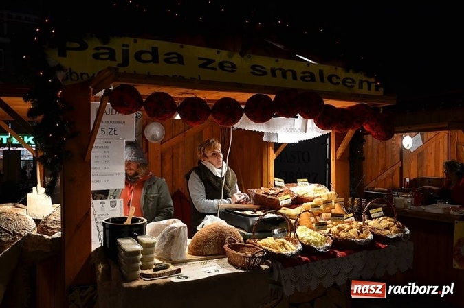 Zdjęcie w galerii na portalu naszraciborz.pl: Miss Czech i Europy na raciborskim jarmarku wiadomości z regionu