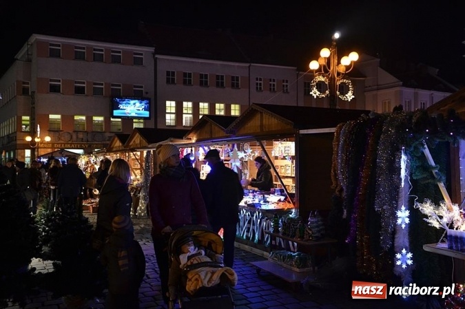 Zdjęcie w galerii na portalu naszraciborz.pl: Miss Czech i Europy na raciborskim jarmarku wiadomości z regionu
