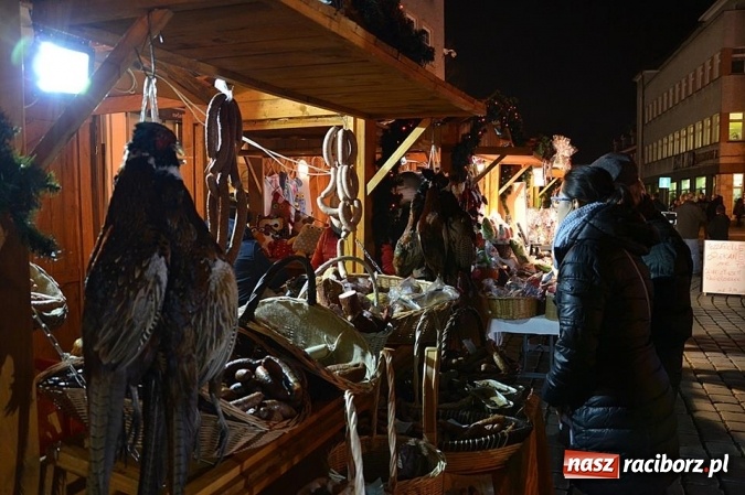 Zdjęcie w galerii na portalu naszraciborz.pl: Miss Czech i Europy na raciborskim jarmarku wiadomości z regionu