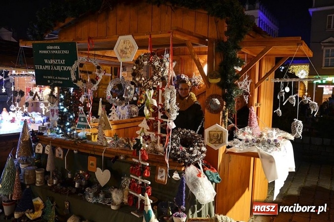 Zdjęcie w galerii na portalu naszraciborz.pl: Miss Czech i Europy na raciborskim jarmarku wiadomości z regionu