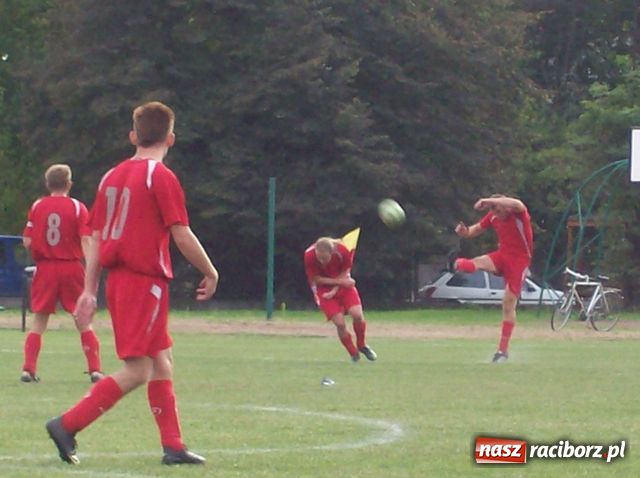 Zdjęcie w galerii na portalu naszraciborz.pl: Wicher zdmuchnął Lyski wiadomości z regionu