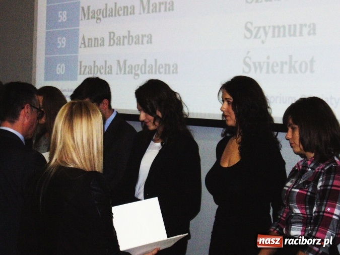 Zdjęcie w galerii na portalu naszraciborz.pl: Siedmioro uczni&oacute;w raciborskich szk&oacute;ł ponadgimnazjalnych odebrało stypendia Prezesa Rady Ministr&oacute;w wiadomości z regionu