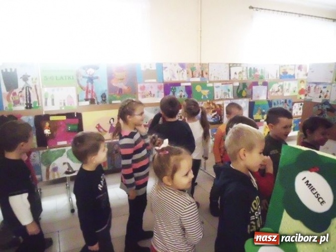 Zdjęcie w galerii na portalu naszraciborz.pl: W Kuźni Raciborskiej wyłoniono laureatów II Ogólnopolskiego Konkursu Plastycznego Lubię teatr  wiadomości z regionu