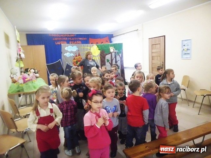 Zdjęcie w galerii na portalu naszraciborz.pl: W Kuźni Raciborskiej wyłoniono laureatów II Ogólnopolskiego Konkursu Plastycznego Lubię teatr  wiadomości z regionu