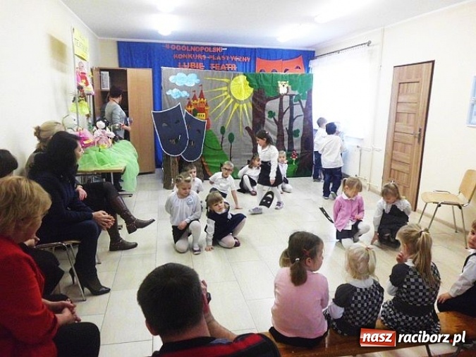 Zdjęcie w galerii na portalu naszraciborz.pl: W Kuźni Raciborskiej wyłoniono laureatów II Ogólnopolskiego Konkursu Plastycznego Lubię teatr  wiadomości z regionu