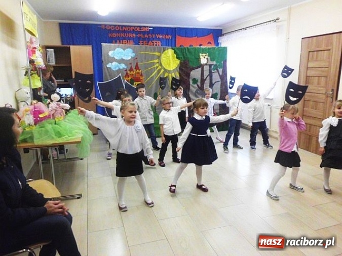 Zdjęcie w galerii na portalu naszraciborz.pl: W Kuźni Raciborskiej wyłoniono laureatów II Ogólnopolskiego Konkursu Plastycznego Lubię teatr  wiadomości z regionu