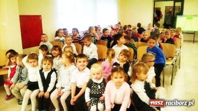 Zdjęcie w galerii na portalu naszraciborz.pl: W Kuźni Raciborskiej wyłoniono laureatów II Ogólnopolskiego Konkursu Plastycznego Lubię teatr  wiadomości z regionu