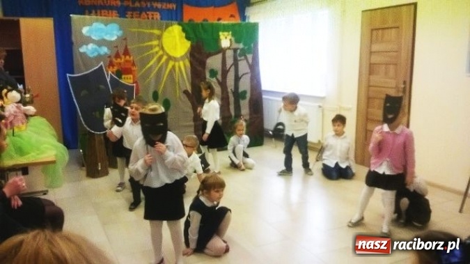 Zdjęcie w galerii na portalu naszraciborz.pl: W Kuźni Raciborskiej wyłoniono laureatów II Ogólnopolskiego Konkursu Plastycznego Lubię teatr  wiadomości z regionu