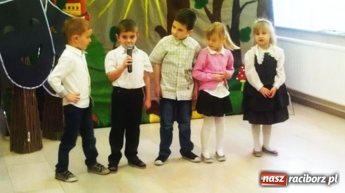 Zdjęcie w galerii na portalu naszraciborz.pl: W Kuźni Raciborskiej wyłoniono laureatów II Ogólnopolskiego Konkursu Plastycznego Lubię teatr  wiadomości z regionu