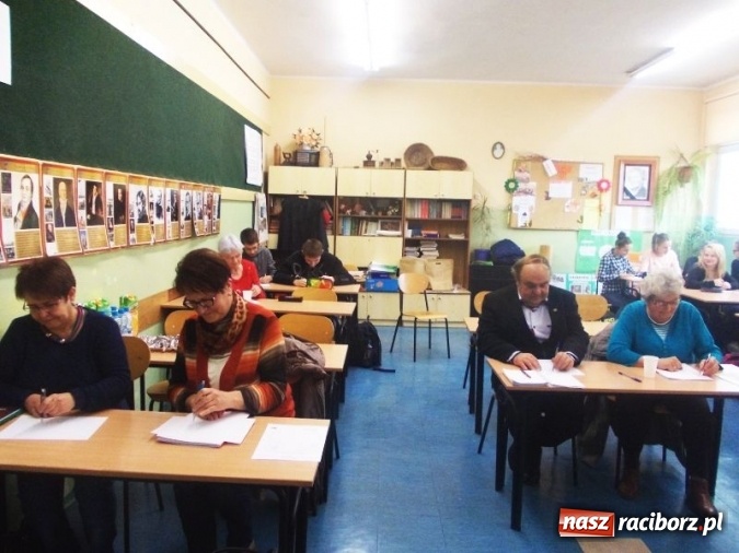 Zdjęcie w galerii na portalu naszraciborz.pl: Aktywny Obywatel w gminie Krzanowice, czyli debata seniorów z młodzieżą krzanowickiego gimnazjum  wiadomości z regionu