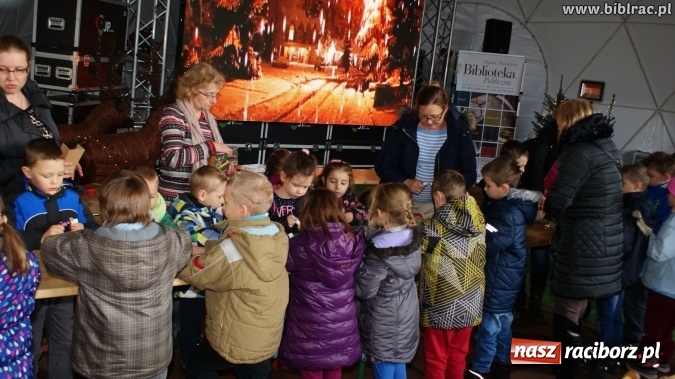 Zdjęcie w galerii na portalu naszraciborz.pl: Biblioteka na Jarmarku Bożonarodzeniowym  wiadomości z regionu