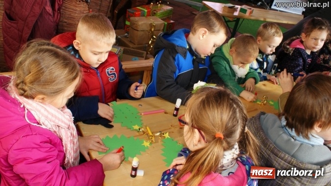 Zdjęcie w galerii na portalu naszraciborz.pl: Biblioteka na Jarmarku Bożonarodzeniowym  wiadomości z regionu