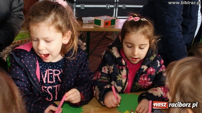 Zdjęcie w galerii na portalu naszraciborz.pl: Biblioteka na Jarmarku Bożonarodzeniowym  wiadomości z regionu