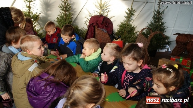 Zdjęcie w galerii na portalu naszraciborz.pl: Biblioteka na Jarmarku Bożonarodzeniowym  wiadomości z regionu