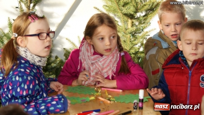 Zdjęcie w galerii na portalu naszraciborz.pl: Biblioteka na Jarmarku Bożonarodzeniowym  wiadomości z regionu