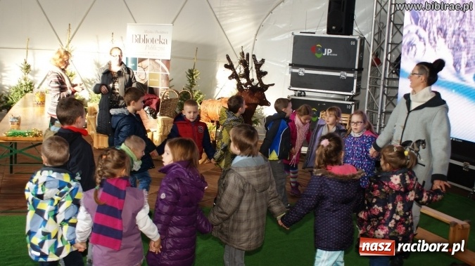 Zdjęcie w galerii na portalu naszraciborz.pl: Biblioteka na Jarmarku Bożonarodzeniowym  wiadomości z regionu